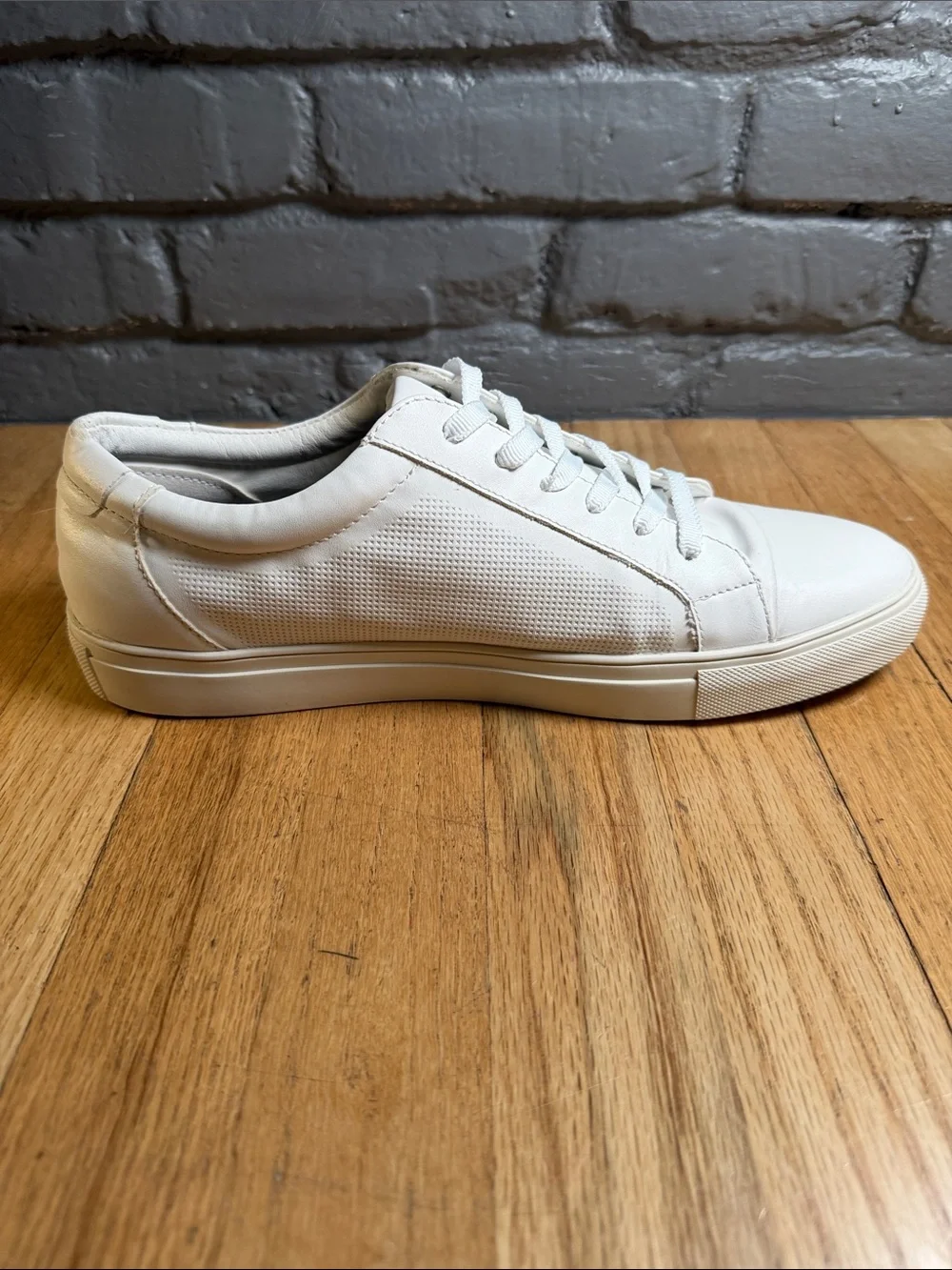 Minimalist Men’s White Leather Low-Top Sneakers